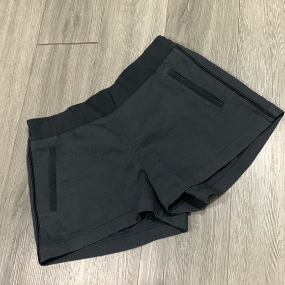 Lululemon Pack Light Black Pull-On Shorts size 8 - Picture 1 of 14